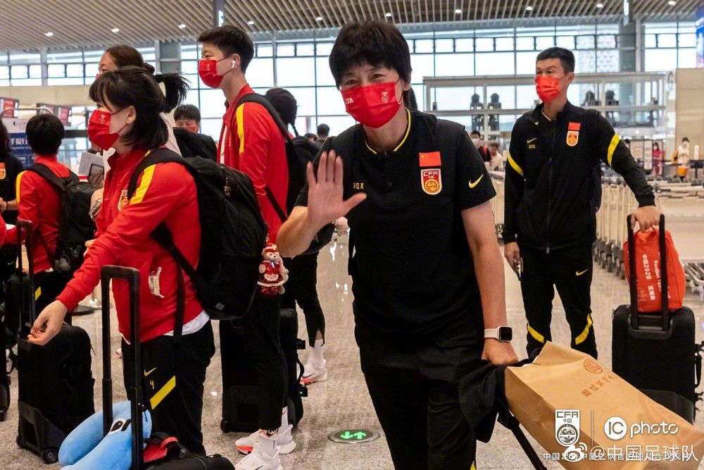 说着，叶辰又道：如果不是我听觉比一般人强很多，我也不可能察觉得到，如果连我都察觉不到，你和你的手下就更不可能察觉，所以从这一点上来看，苏守道这件事情做得还是比较成功的，而且确实是动了脑子的。